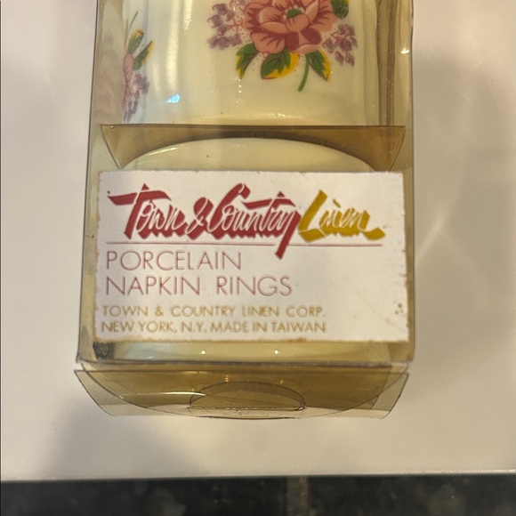 Vgt Town and Country Living floral porcelain napkin ring set of 4 - Picture 5 of 5